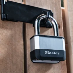 Master Lock Elite™ Heavy Duty Lock with Hardened Boron Steel Shackle, 2-5/8 in. (67mm) wide, 1-1/2 in. (38mm) Shackle